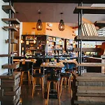 Hotelred