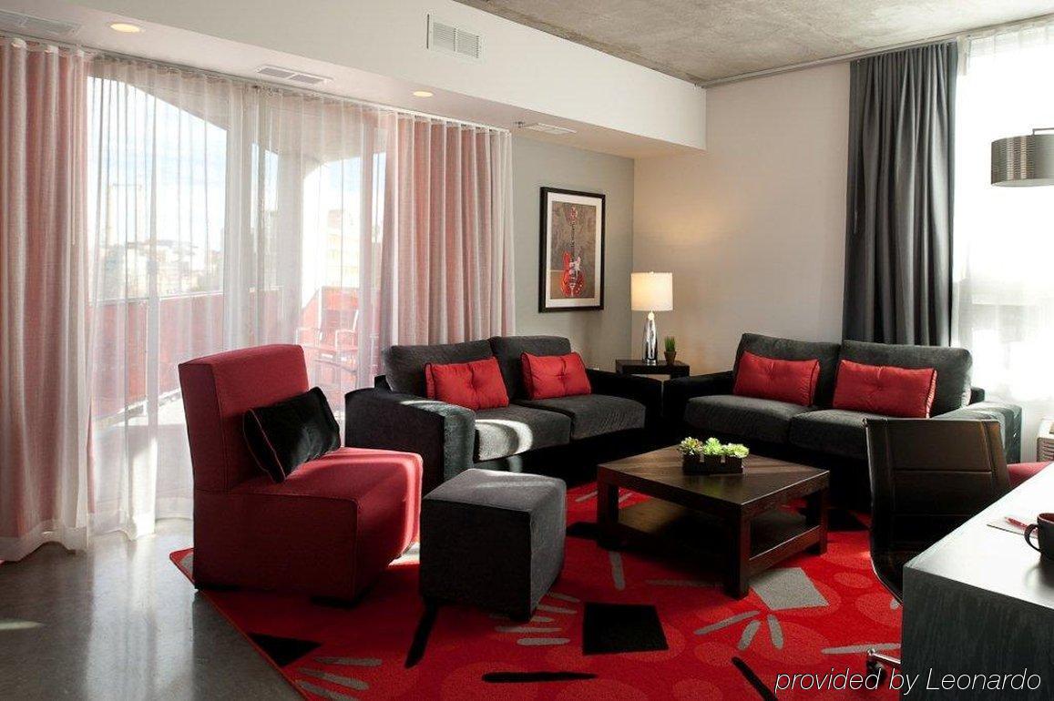 Hotelred